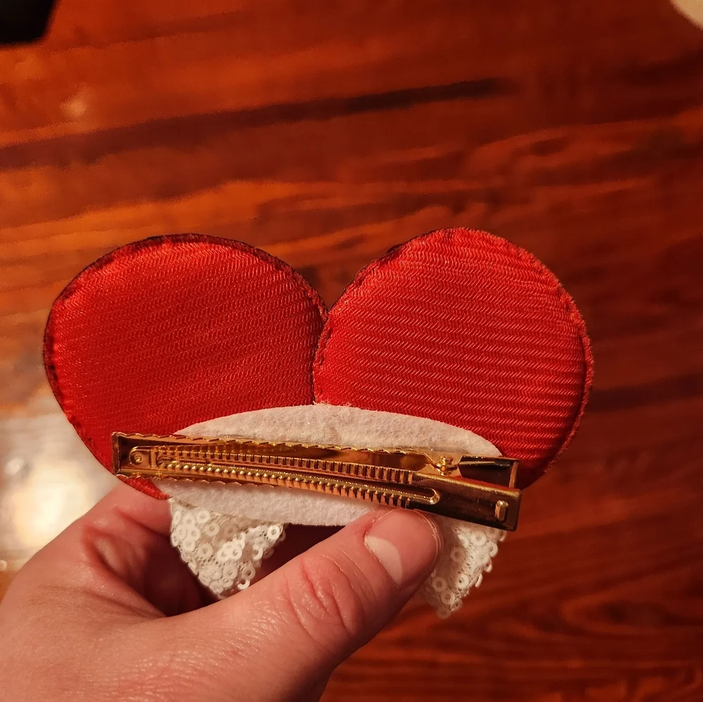 Minnie Mouse hair clip
